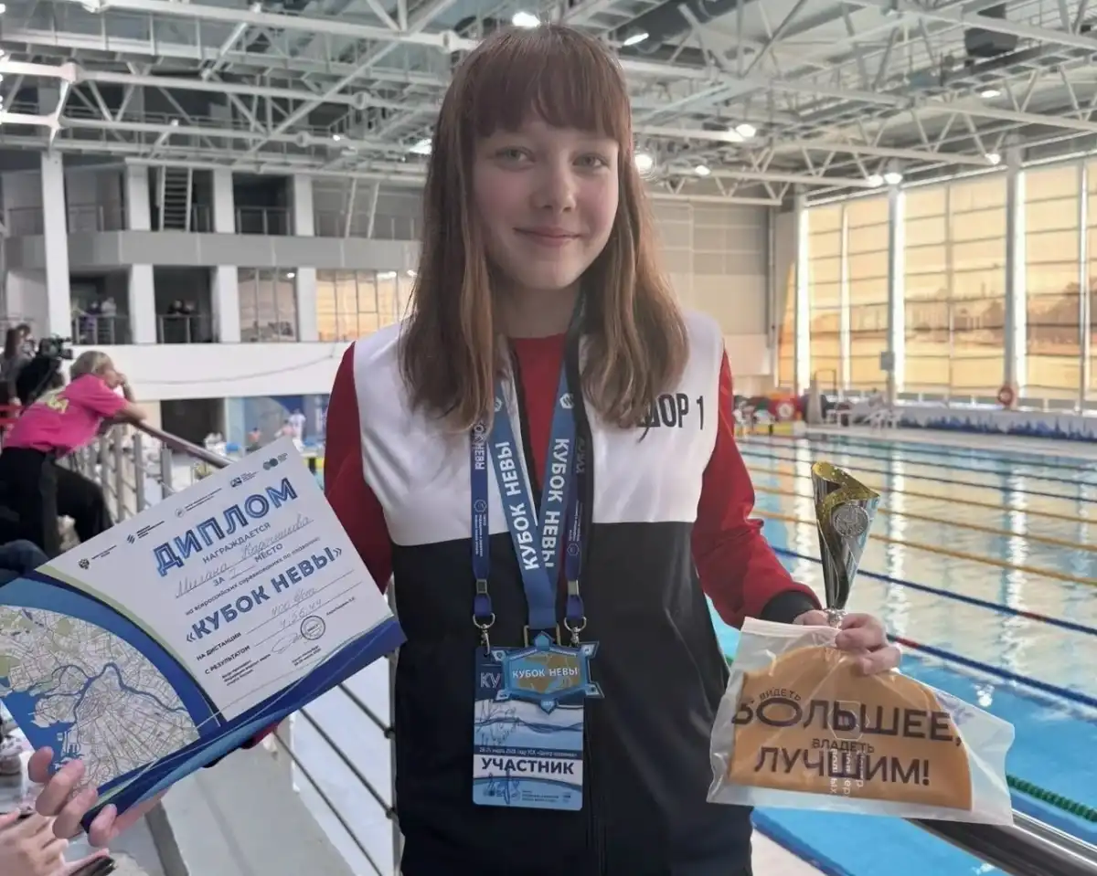 Спортсменки тренируются в спортшколе олимпийского резерва №1.