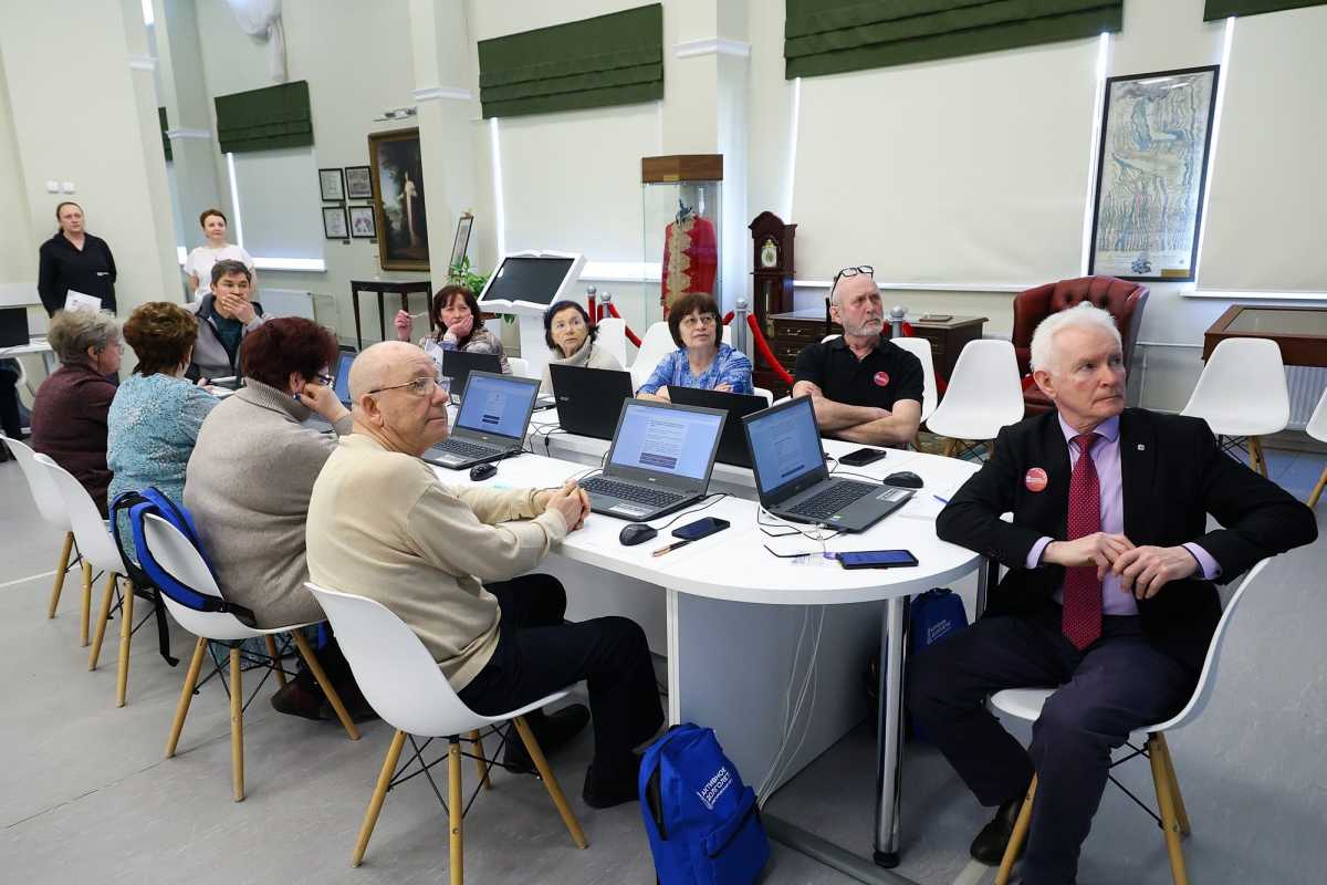 В финале состязались 39 человек — мужчины и женщины старше 60 лет, доказавшие свои цифровые навыки на муниципальном этапе.