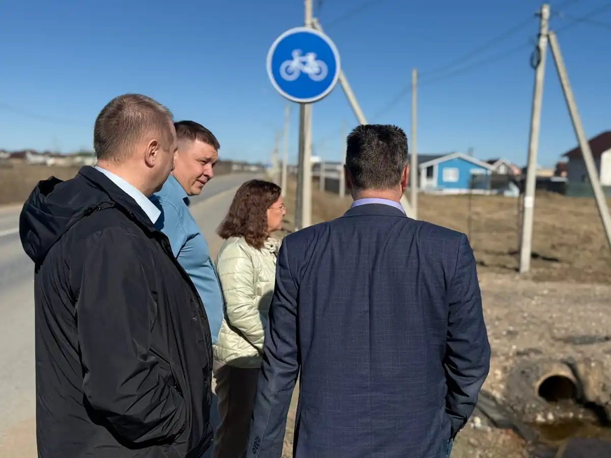 Специалисты управления автомобильных дорог Новгородской области «Новгородавтодор» совместно с представителями администраций муниципалитетов провели обследование дороги Великий Новгород - Хутынь.