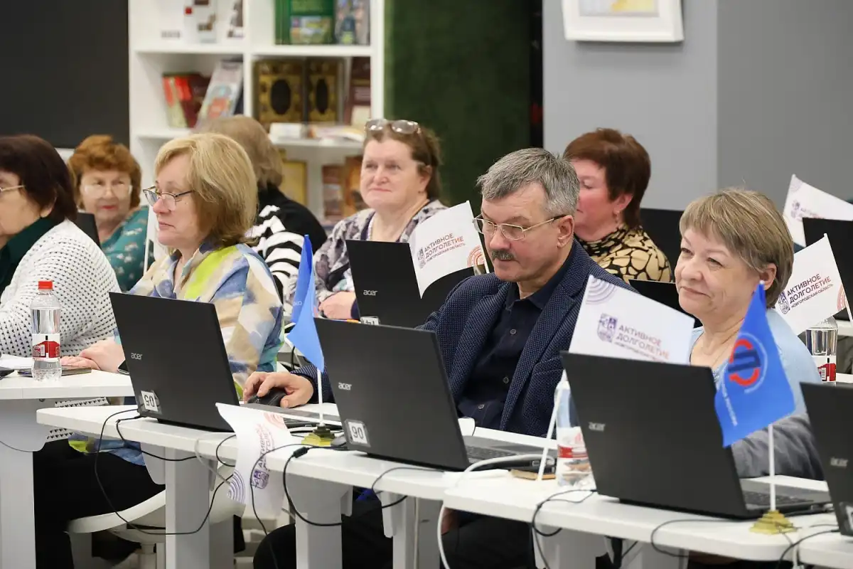 Чемпионат по компьютерному многоборью для людей старшего возраста проводится АНО «Активное долголетие» совместно с региональным отделением Союза пенсионеров России при поддержке минтруда РФ.