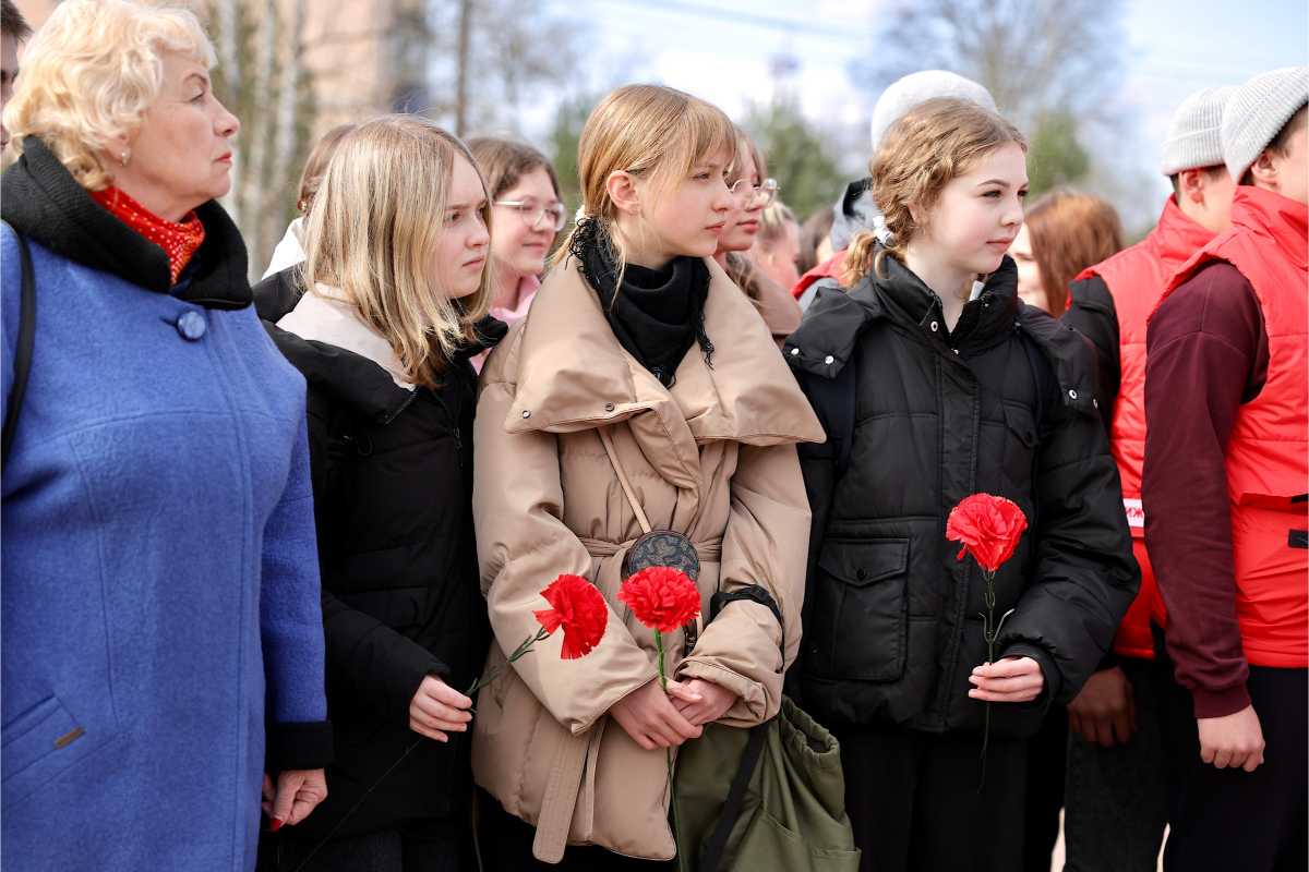 В честь памятной даты в Старой Руссе у стелы «Город воинской славы» прошёл митинг.