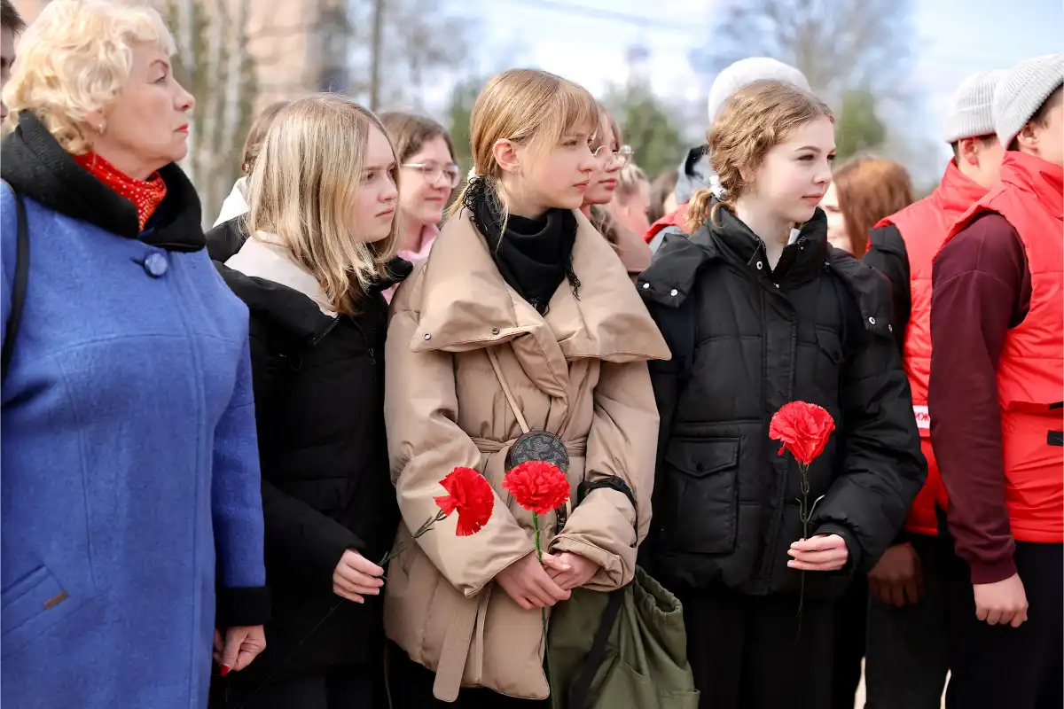 В честь памятной даты в Старой Руссе у стелы «Город воинской славы» прошёл митинг.