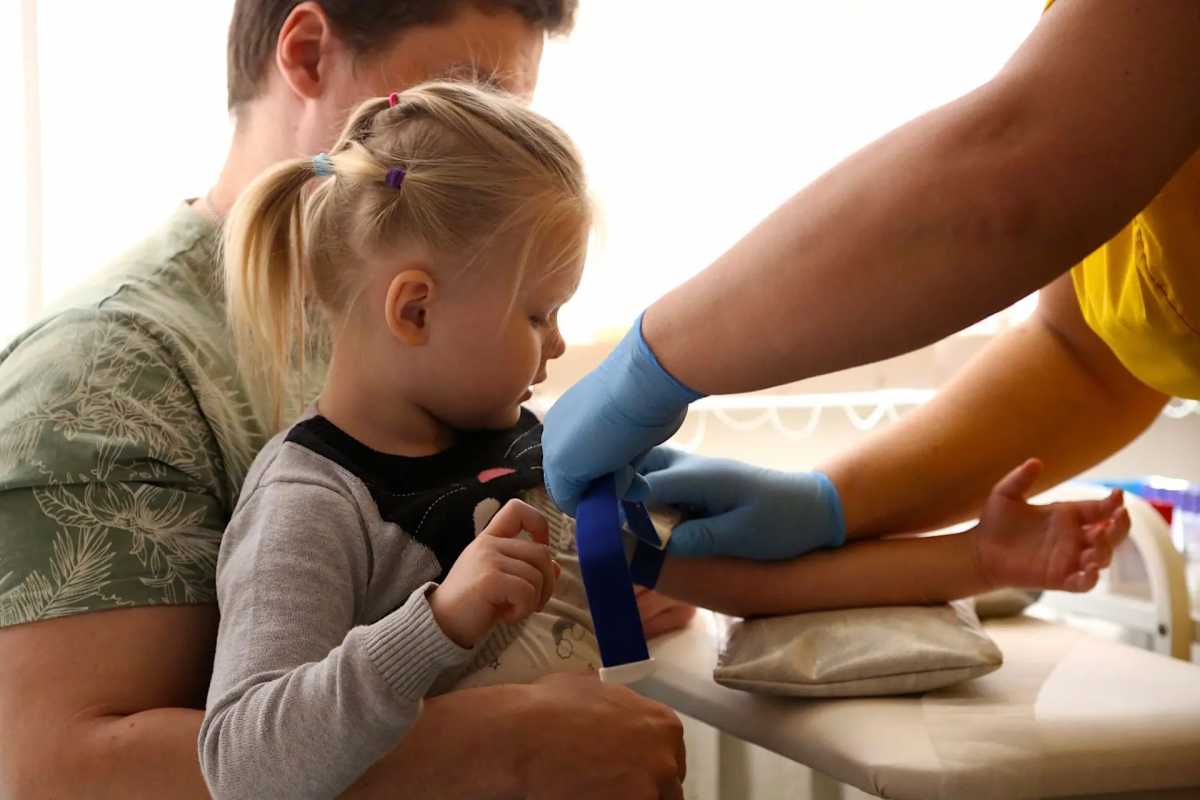 Чтобы принять участие в акции, нужно заполнить анкету волонтёра на сайте, выбрать удобную дату и время в поликлинике. А потом прийти и сдать кровь.