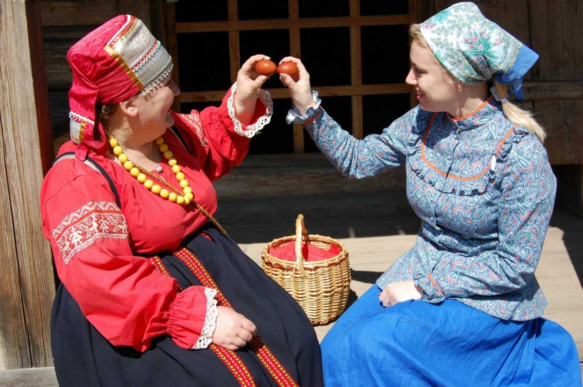 В пасхальном ритуале важное место занимала обрядовая еда, которая освящалась в страстную субботу в церкви.