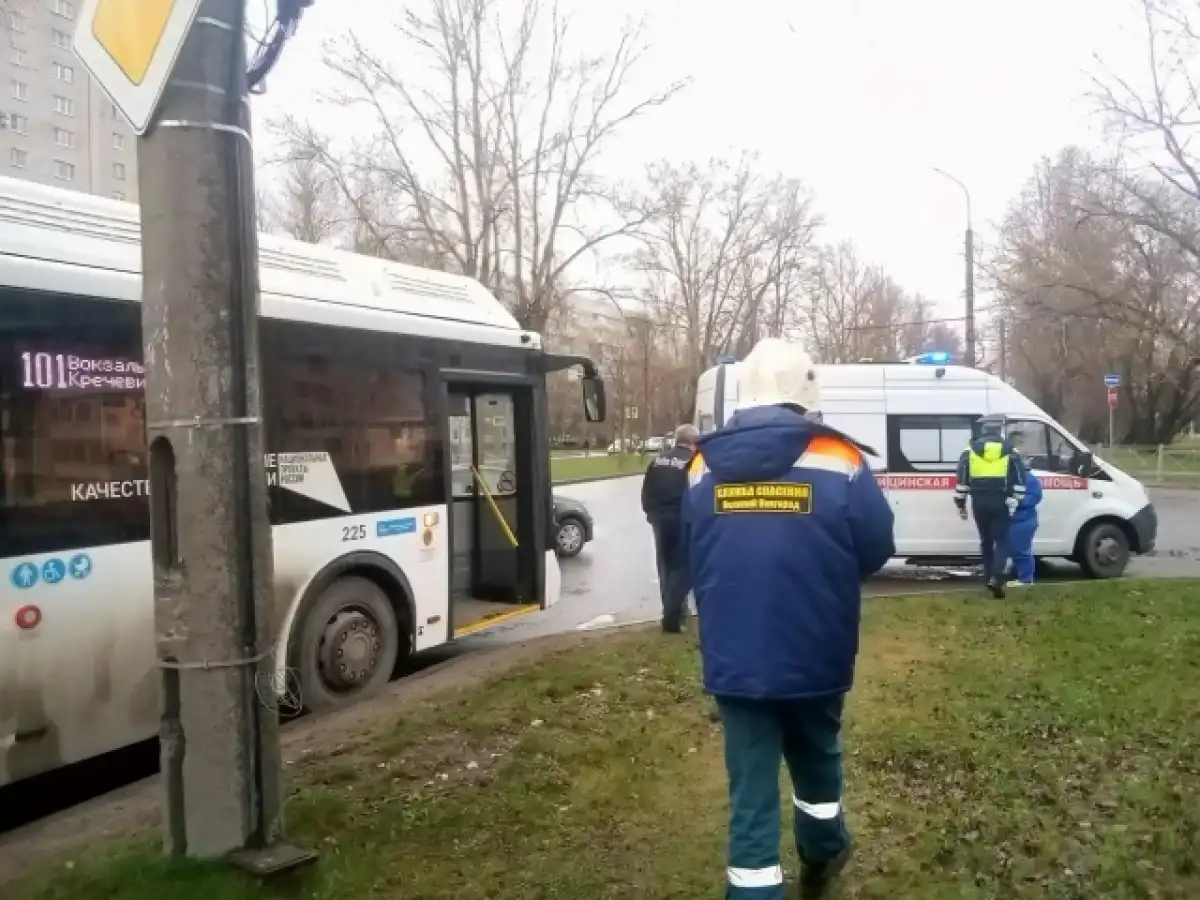 Автобус следовал по маршруту №101.