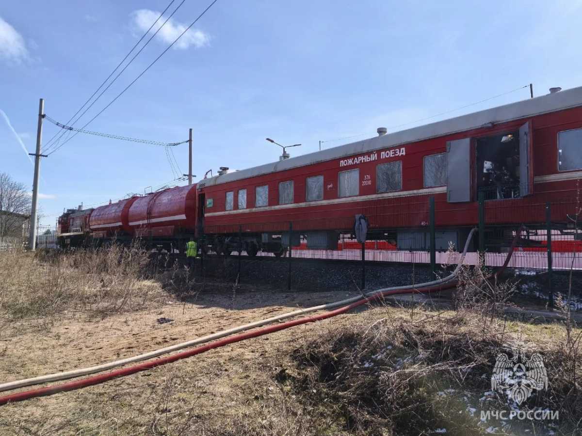 На данный момент пожар удалось локализовать.