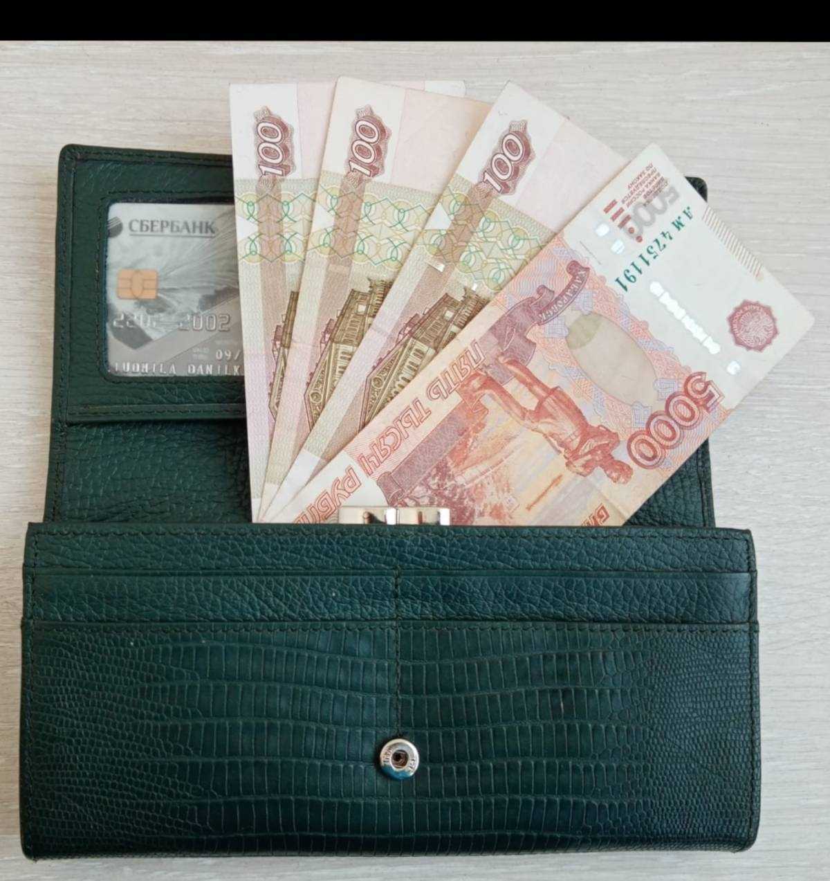 Водитель без прав неоднократно предлагал автоинспекторам денежное вознаграждение.