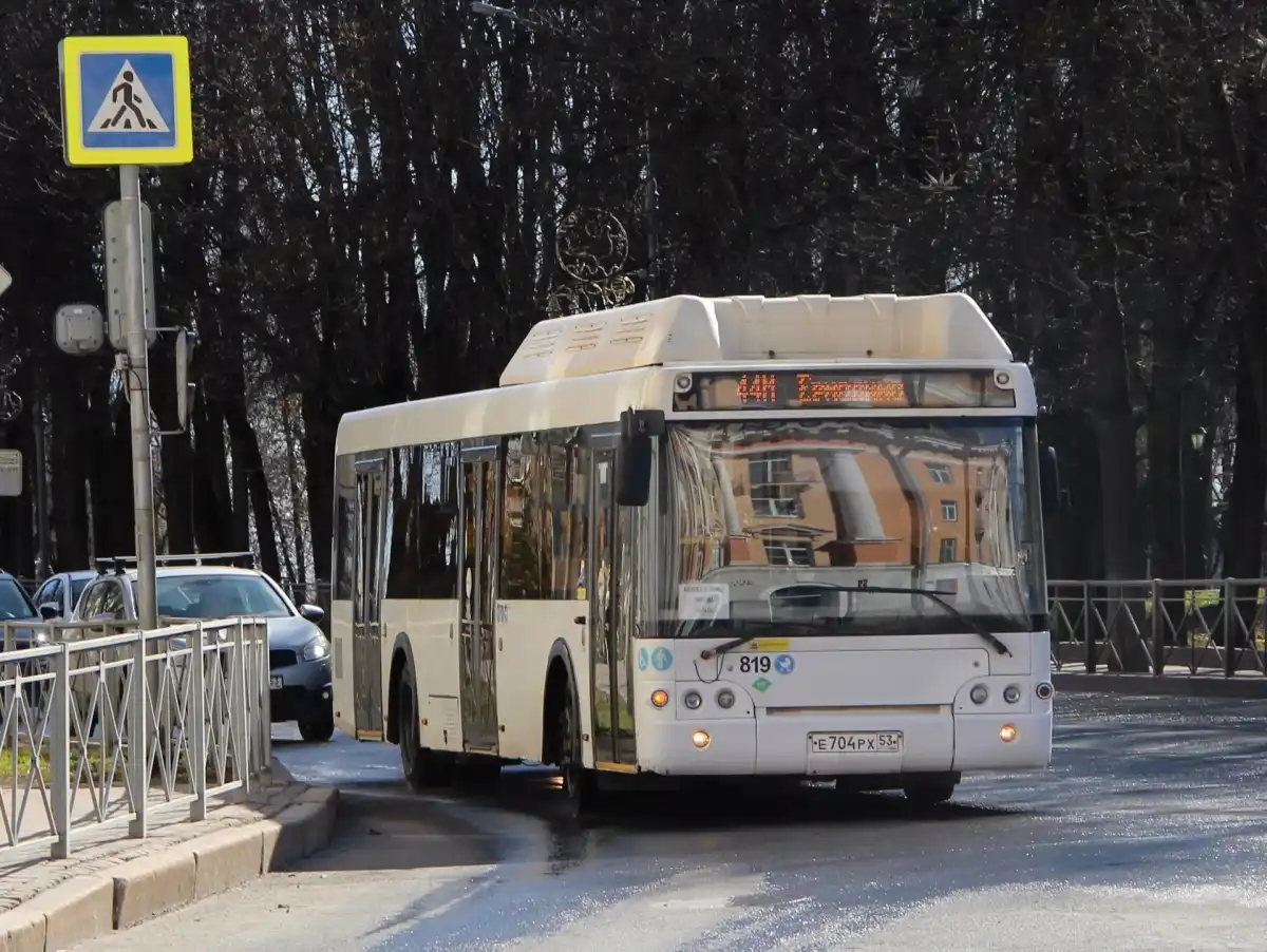 В Великом Новгороде пустят по пять дополнительных рейсов автобусов №44м и №7.