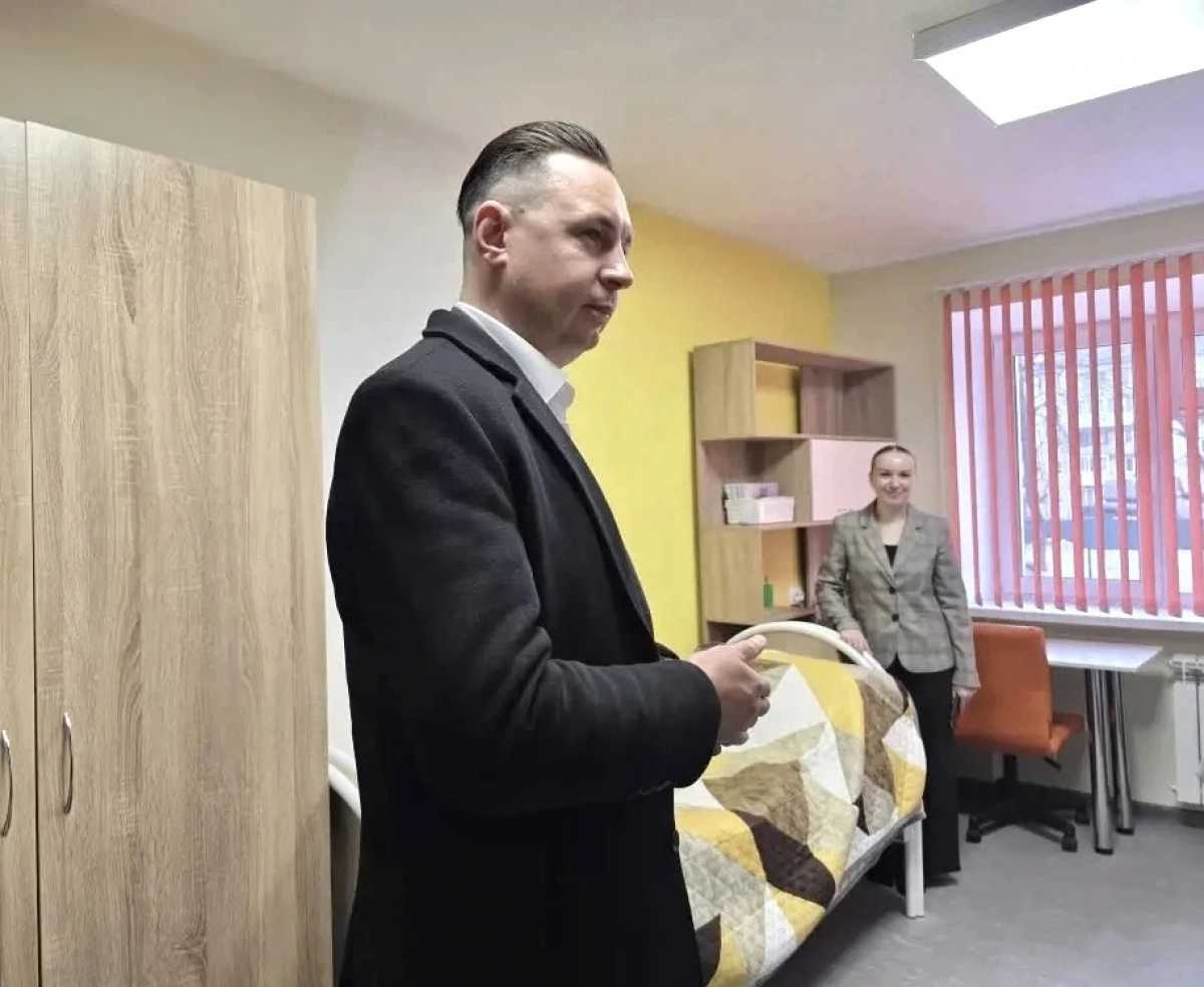 Важной частью визита Дмитрия Яковлева в Боровичи стал осмотр обновлённых студенческих общежитий.