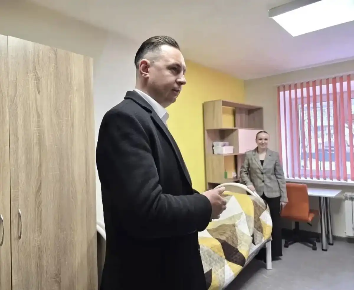 Важной частью визита Дмитрия Яковлева в Боровичи стал осмотр обновлённых студенческих общежитий.