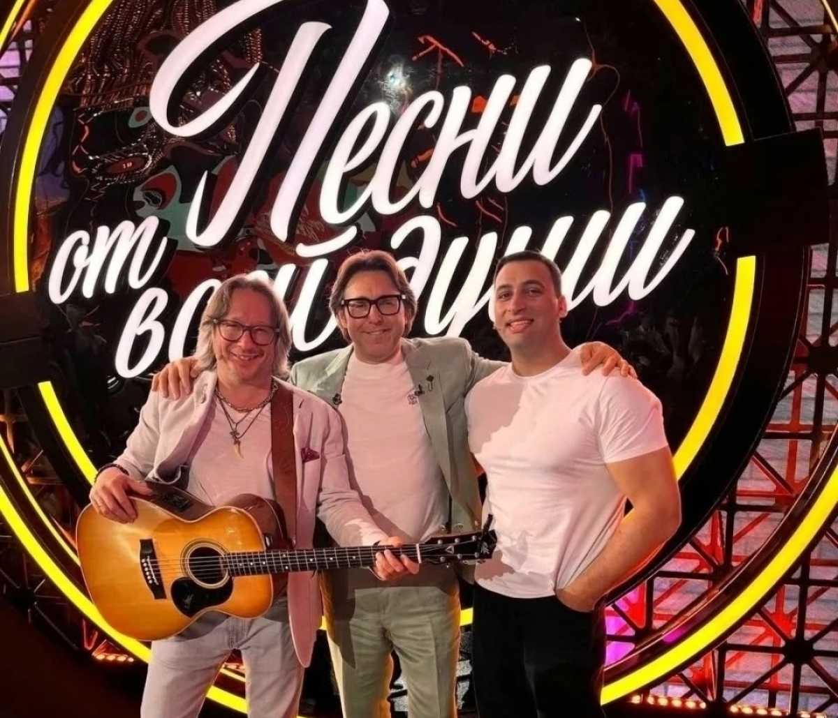 Сай Савельев (крайний справа) – участник проекта Тимура Ведерникова «Песни великой страны»