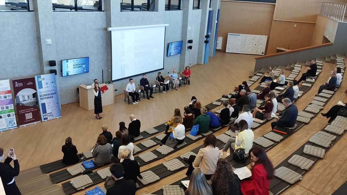 В Великом Новгороде обсудили трудности работы с зумерами и нужные им «плюшки»