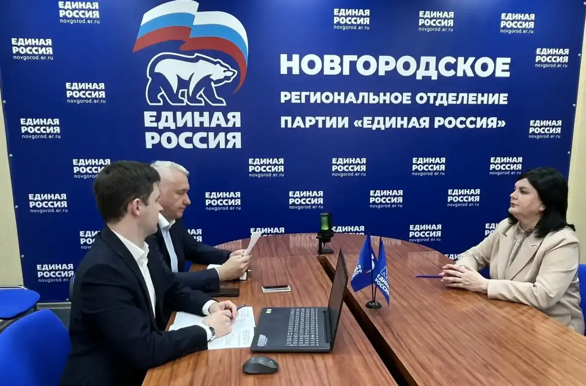 На участие в предварительном голосовании уже подали документы более 160 человек.