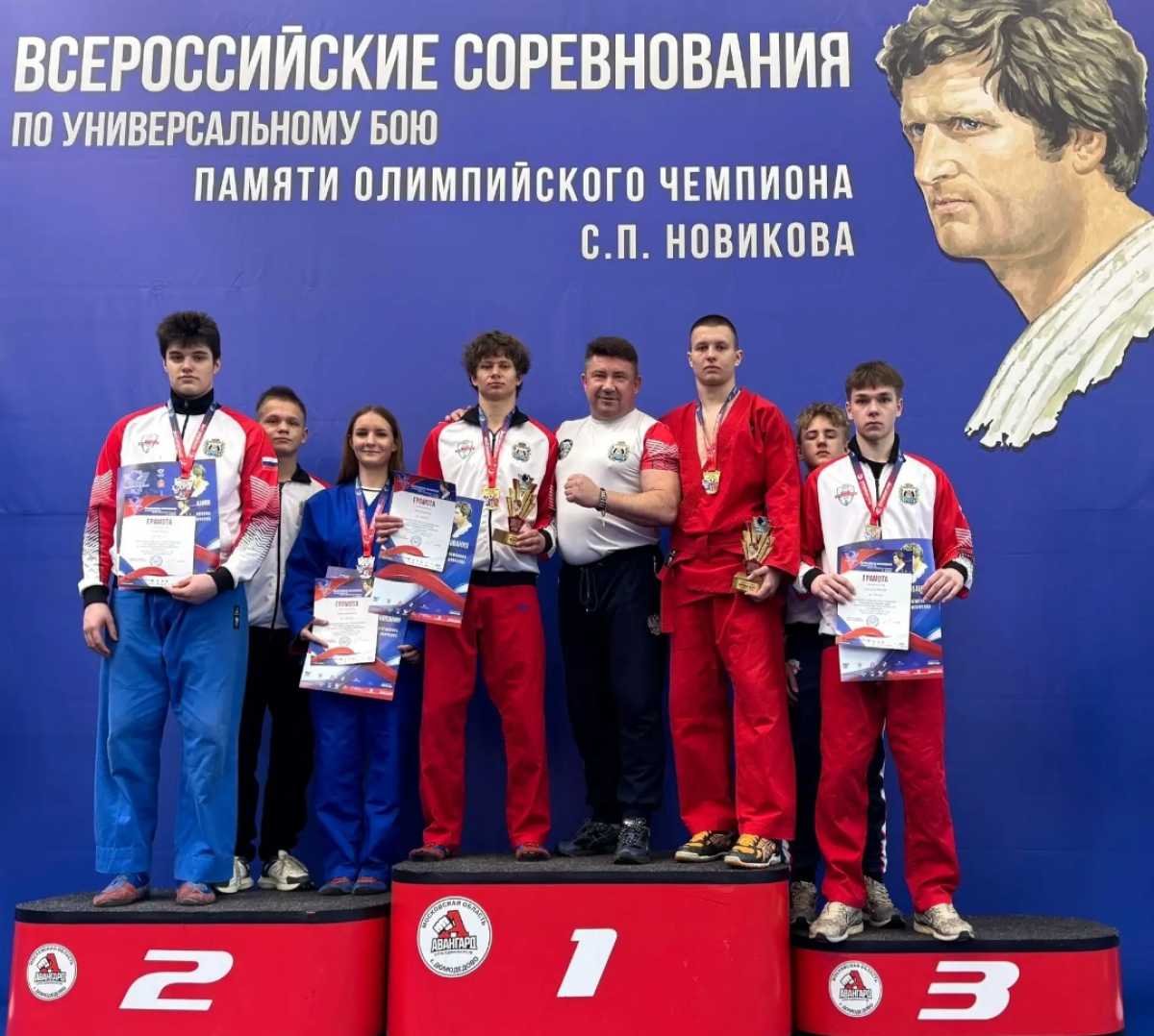 Новгородцы тренируются под руководством Игоря Балашова и Сергея Чертолина.