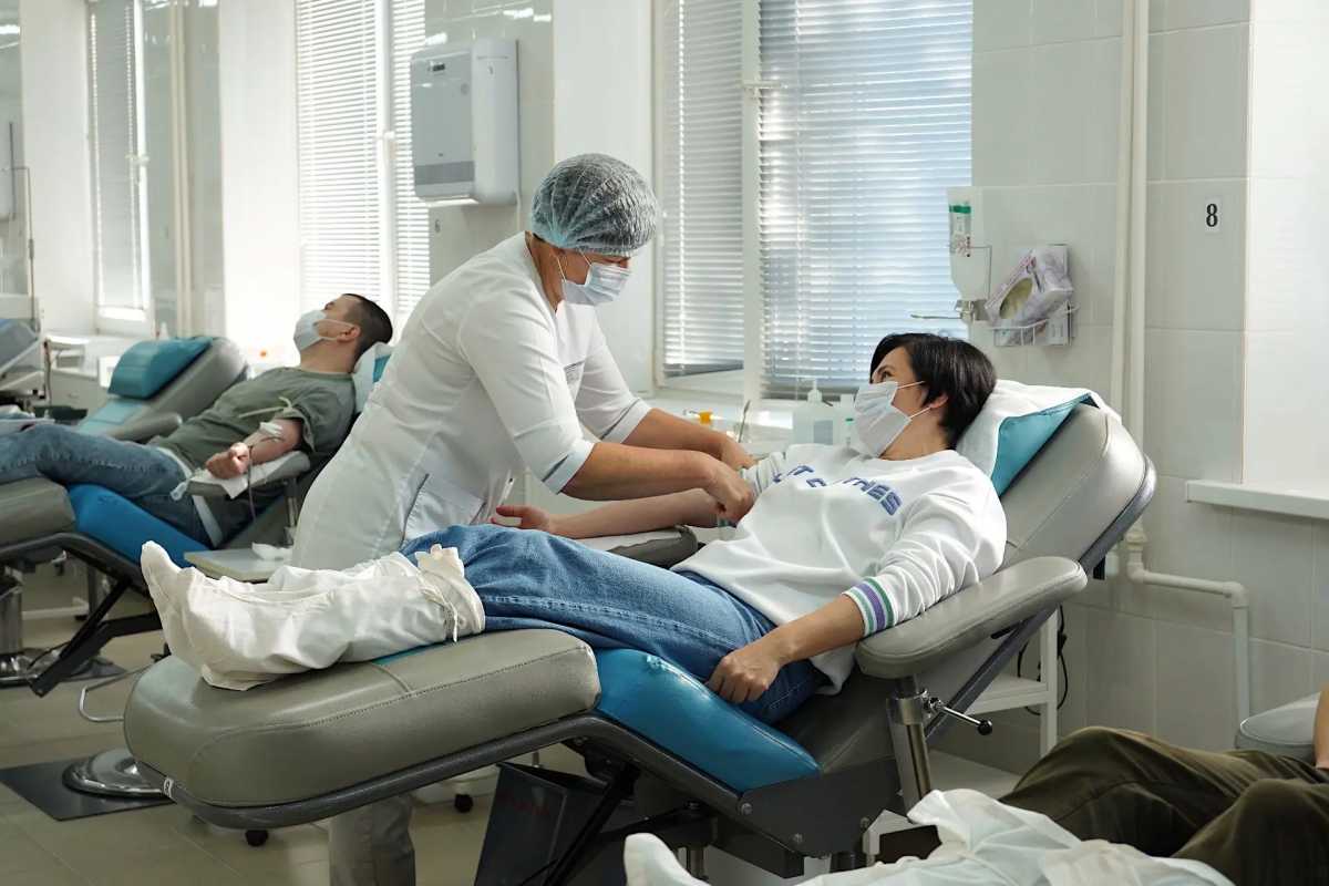 Стать донором можно, обратившись в Новгородскую областную станцию переливания крови.