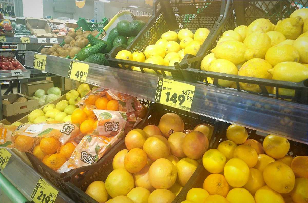 Часть похищенного женщина оставляла себе, а остальное продавала случайным прохожим.