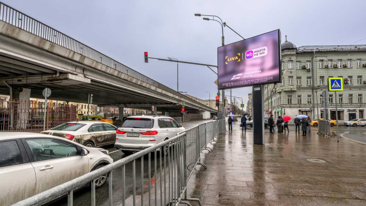 В Москве и других крупных российских городах размещают рекламу производителей из Новгородской области, ставших участниками проекта «Платформа роста».