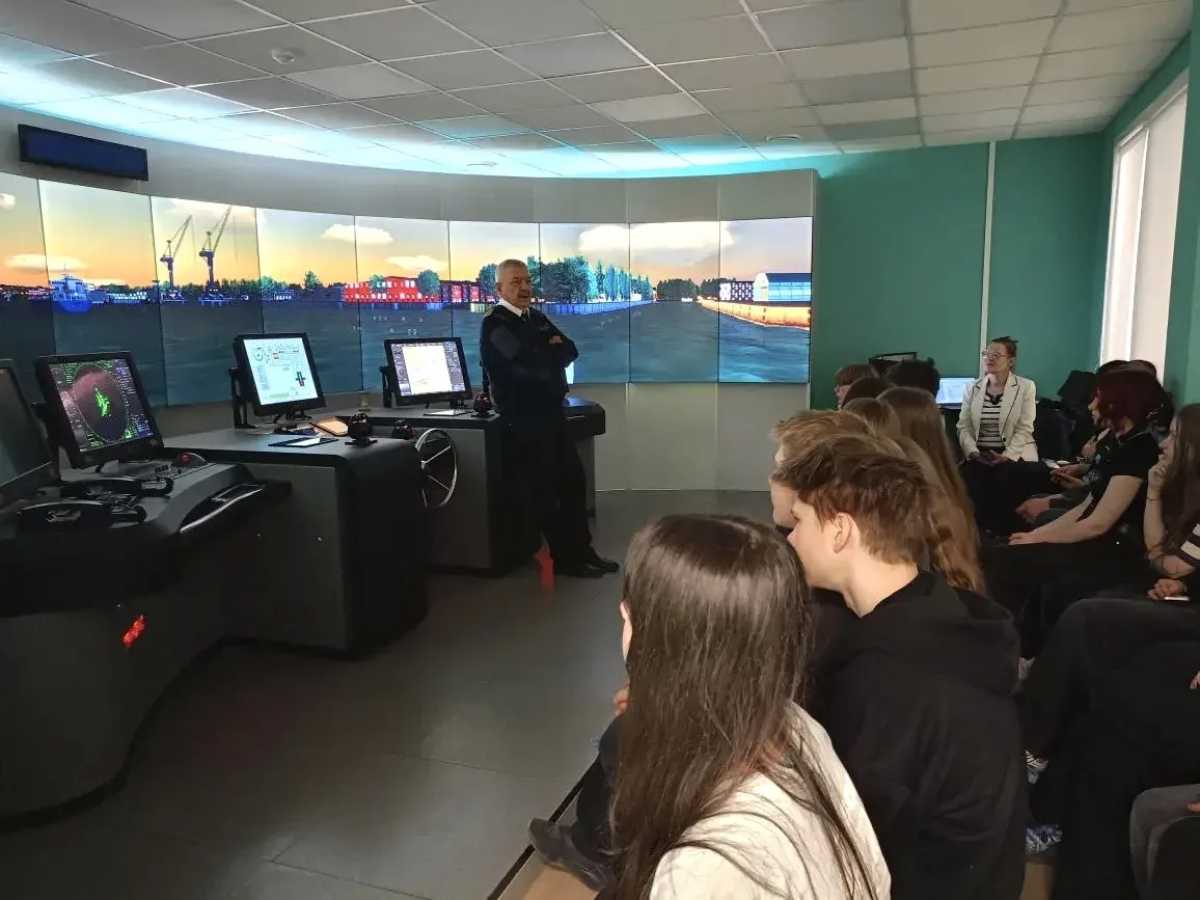 Колледж водного транспорта — первая в Новгородской области образовательная организация в сфере водного транспорта.