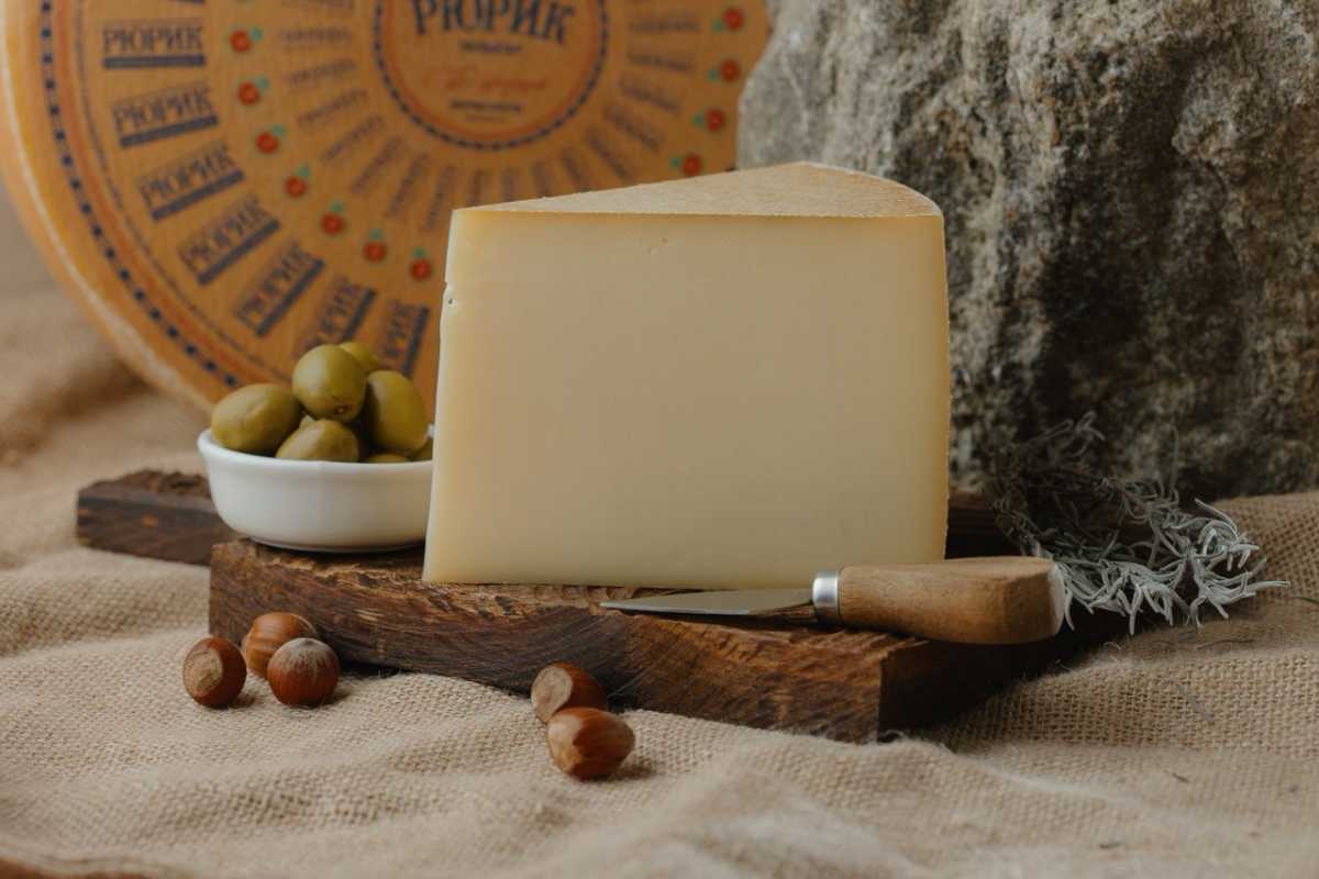 Новгородский центр «Мой бизнес» помог Тимофеевым с регистрацией товарного знака на сыр «Рюрик».