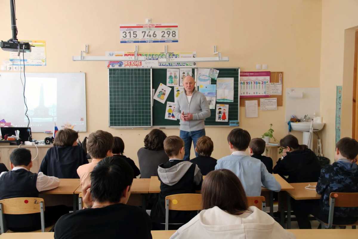 Встреча прошла в формате диалога, что позволило ученикам задать вопросы и получить ответы.