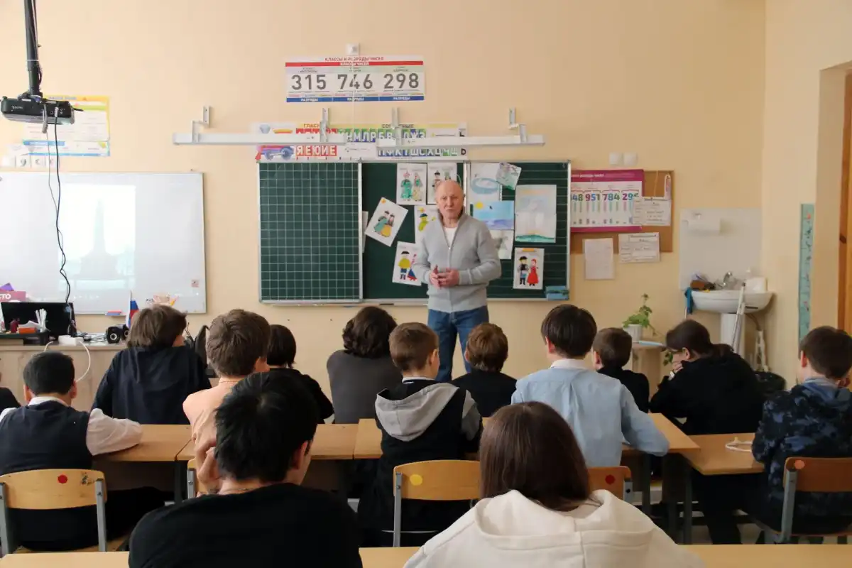 Встреча прошла в формате диалога, что позволило ученикам задать вопросы и получить ответы.