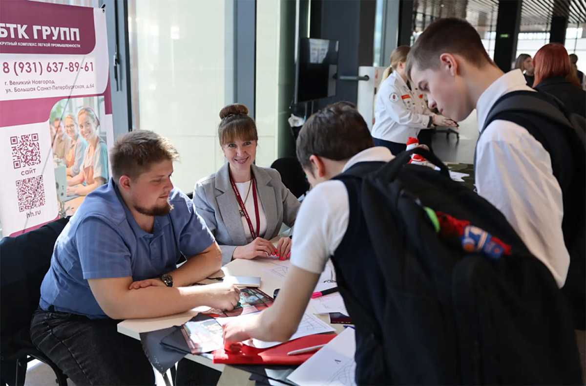 Более 300 новгородцев получили предложение о трудоустройстве на ярмарке «Работа России»