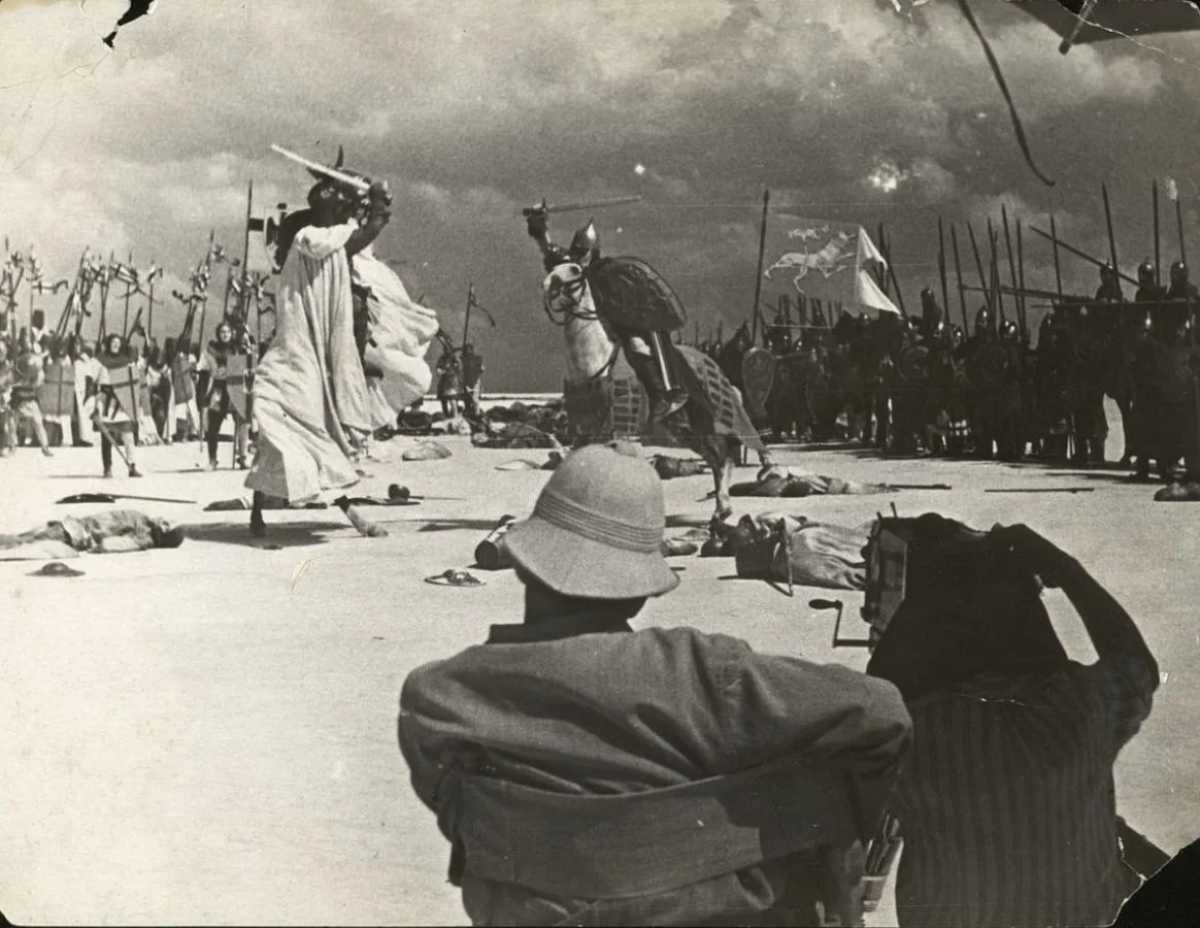 В фондах Новгородского музея-заповедника хранятся редкие фотографии со съёмок фильма.