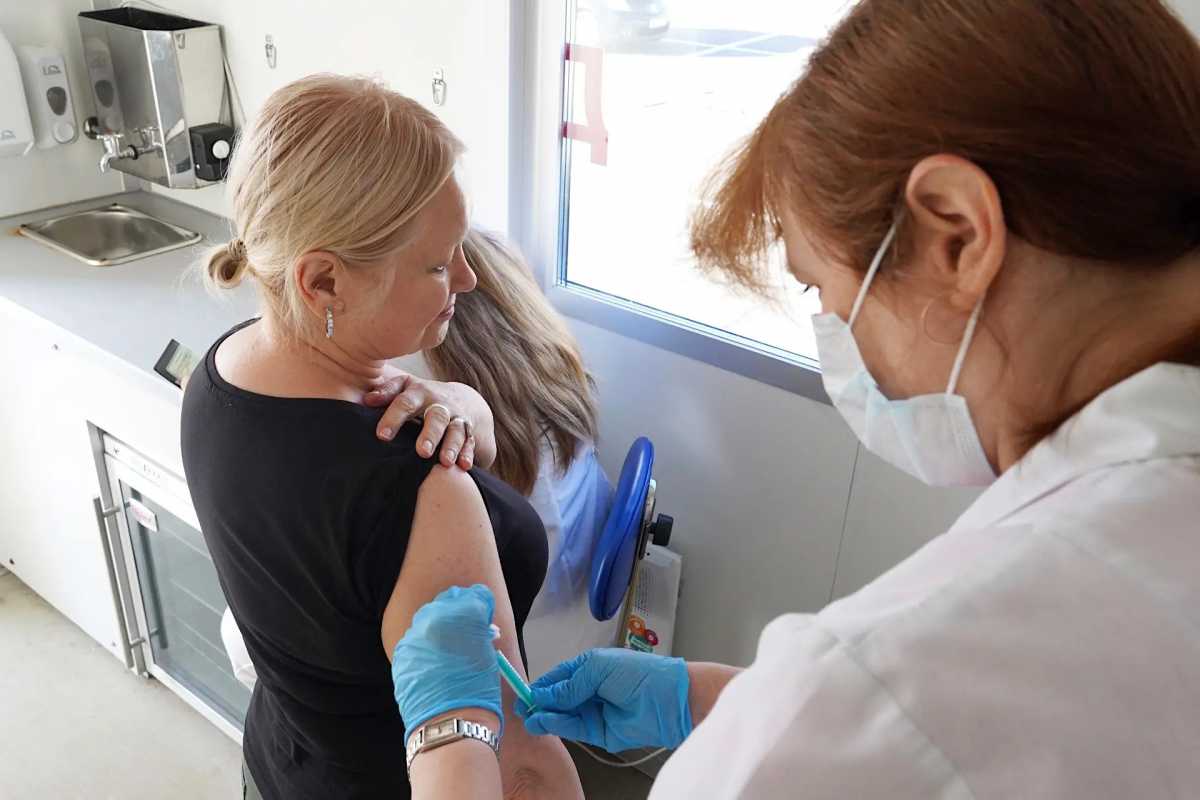 В России вакцинация осуществляется согласно Национальному календарю профилактических прививок.