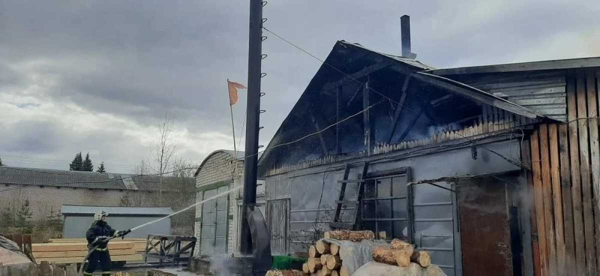 Огонь повредил чердачное помещение по всей площади.