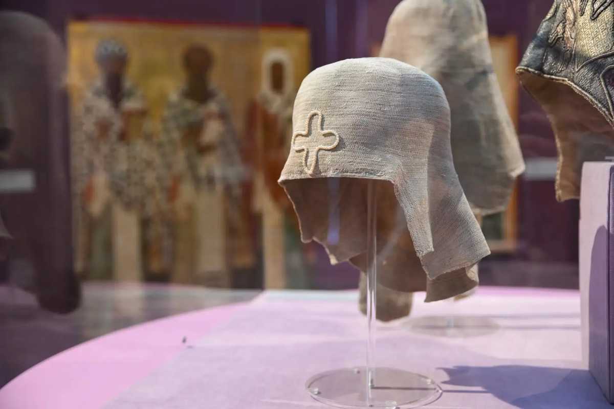 Выставка пройдет на трёх музейных площадках: в Великом Новгороде, Ростове Великом и Сергиевом Посаде.