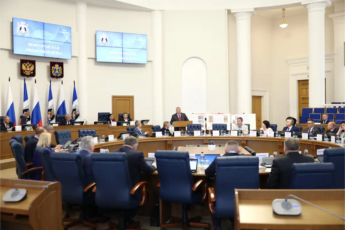 Александр Дронов подчеркнул, что становление России как правового государства началось в древнем Новгороде, где на вече закладывались традиции народовластия.