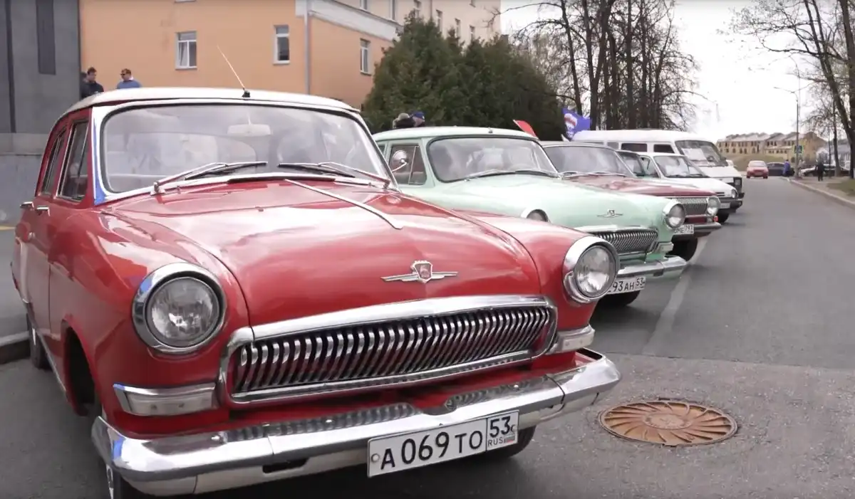 Несмотря на возраст ретроавтомобили в отличном состоянии.