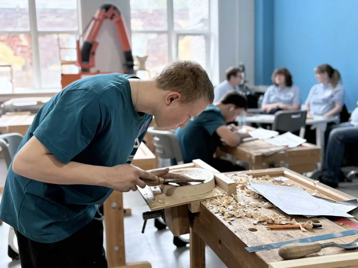 В резьбе по дереву 23 апреля соревновались школьники и студенты.