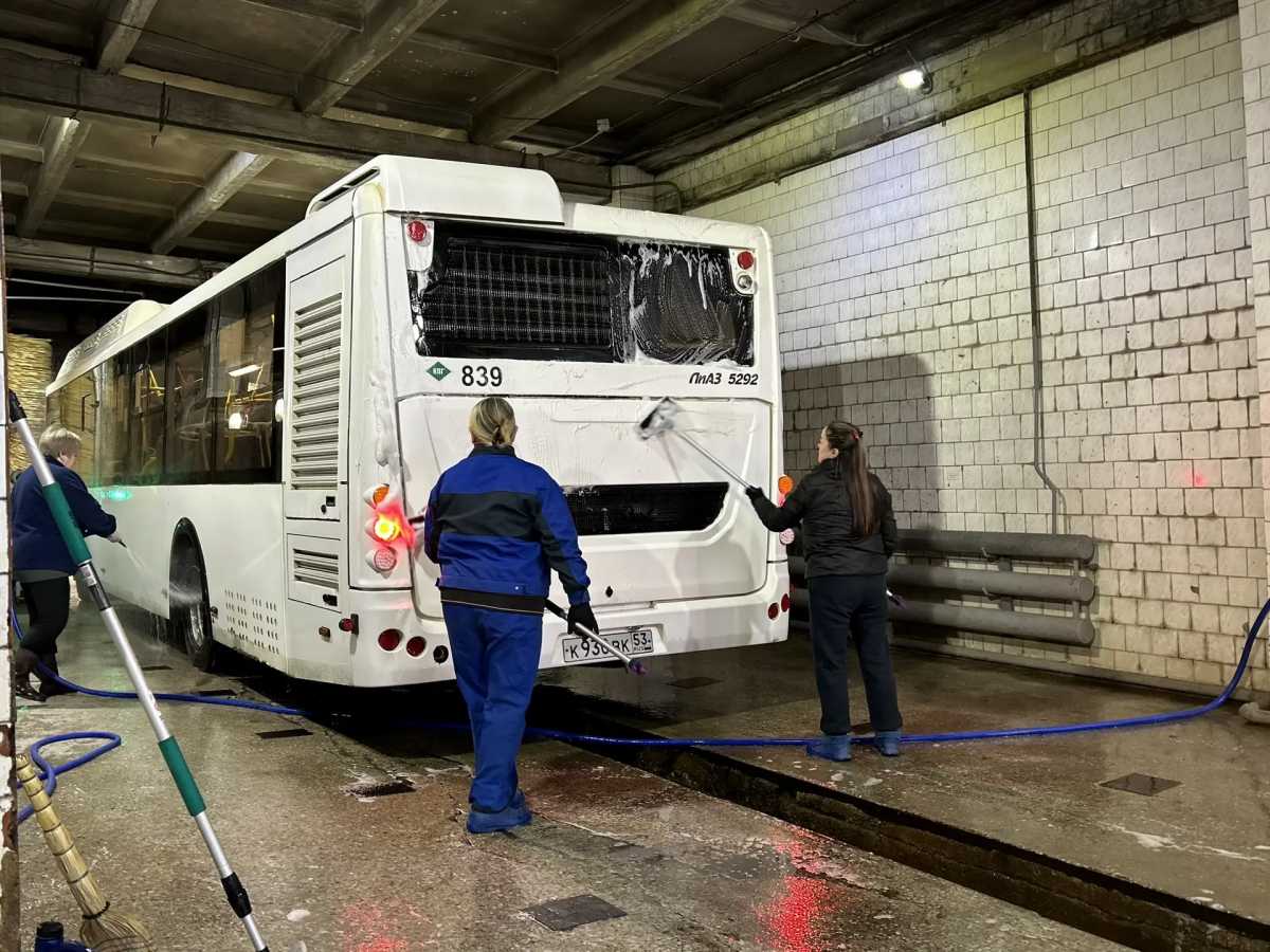 Перевозчик обратился к новгородцам с просьбой бережно относиться к технике и не оставлять мусор в салонах.