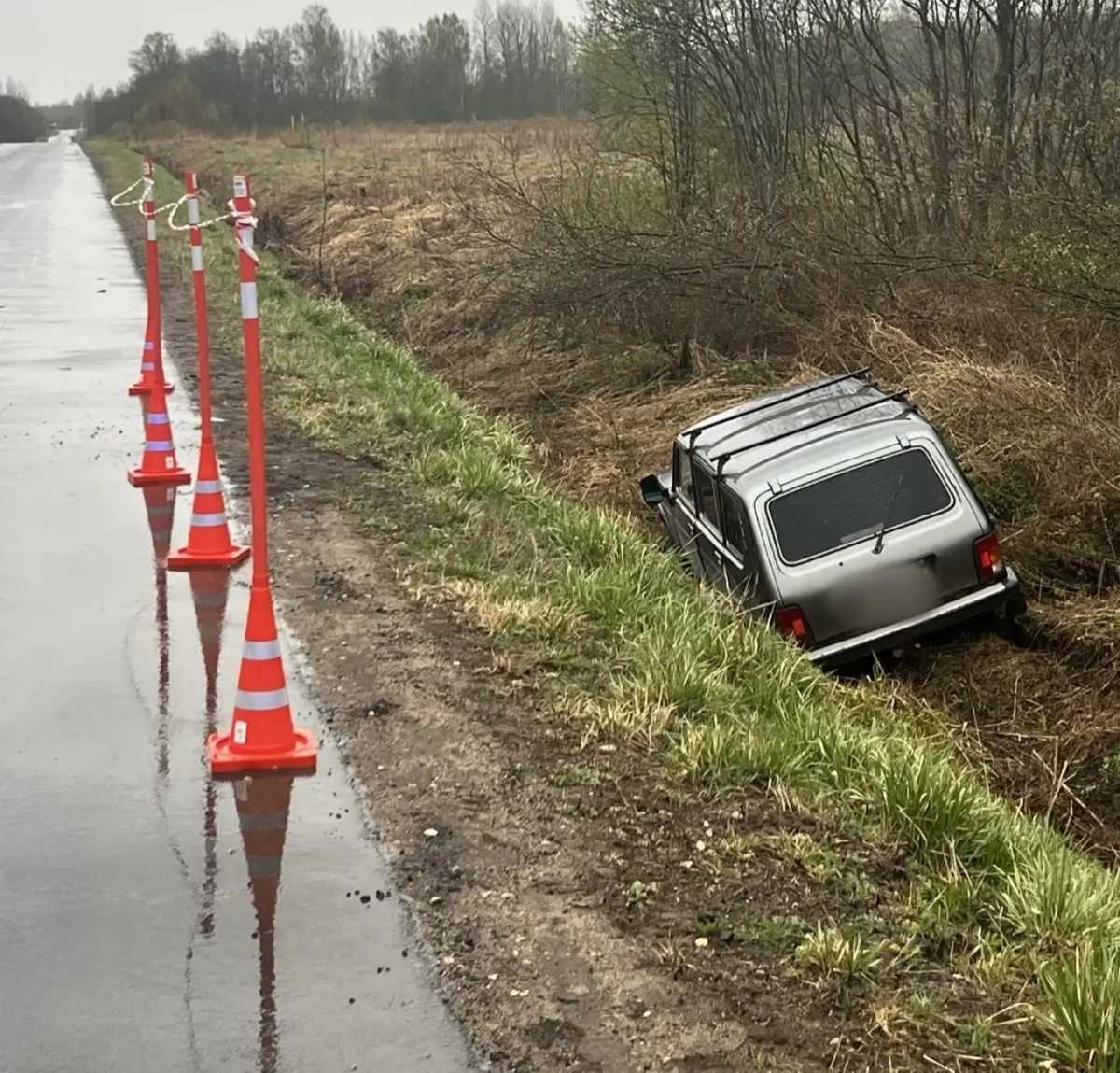 Водитель с сотрясением головного мозга доставлен бригадой скорой медицинской помощи в Новгородскую областную клиническую больницу.