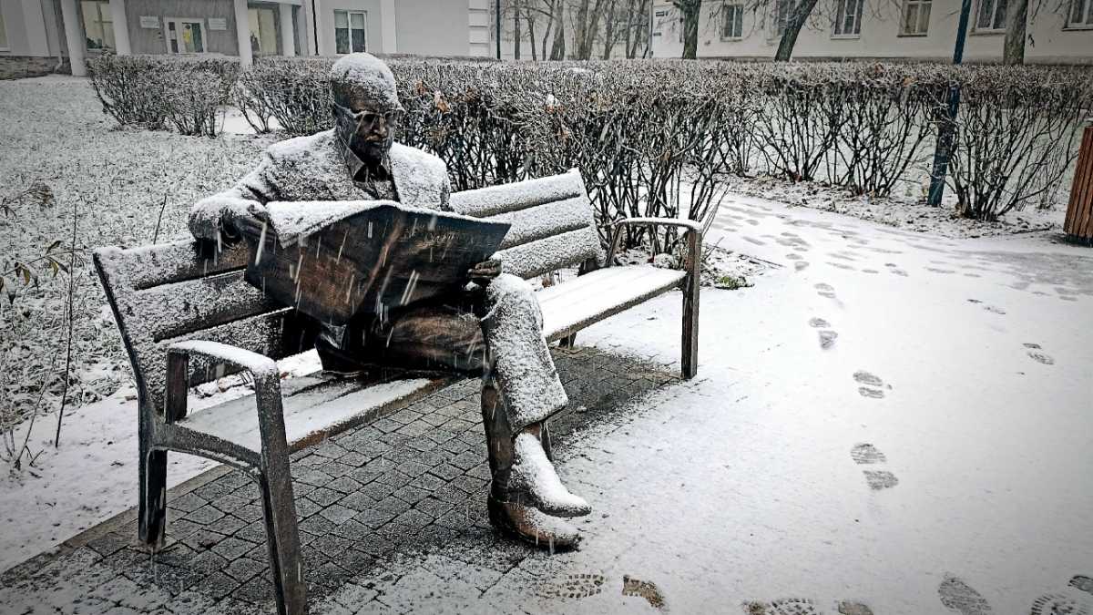 Днём на востоке области местами пройдут сильные осадки в виде мокрого снега и дождя.