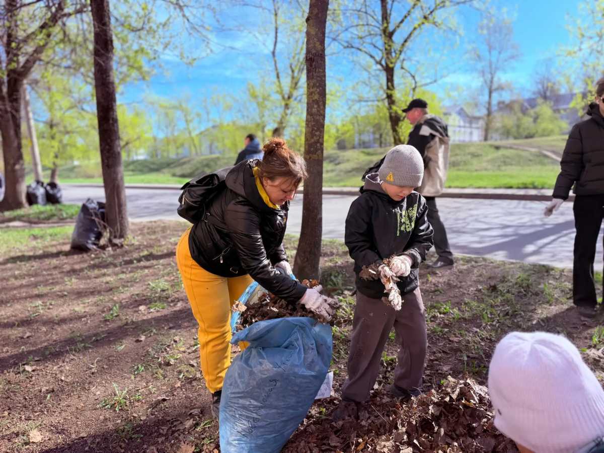 По итогам субботника было собрано 240 кубометров мусора.