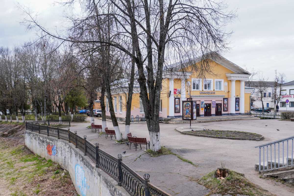 Территория, которую планируют благоустроить, находится на набережной Красной Берег у реки Полисть.