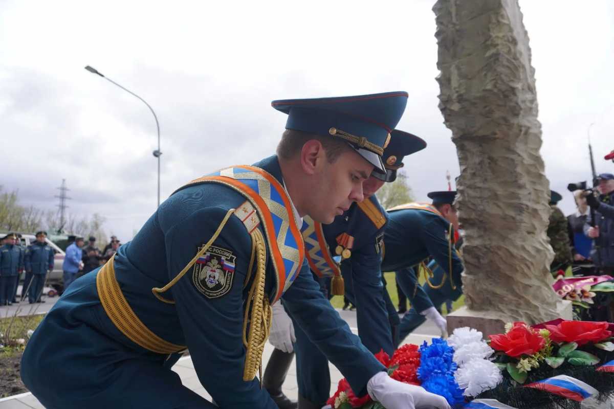 Митинг прошёл у мемориала «Жертвам радиационных катастроф» в сквере Мужества.