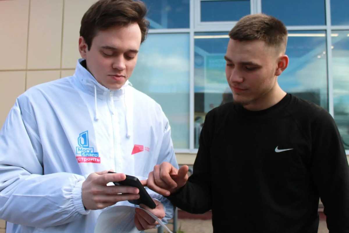 Волонтёров легко узнать по брендированной одежде с символикой проекта «Формирование комфортной городской среды».