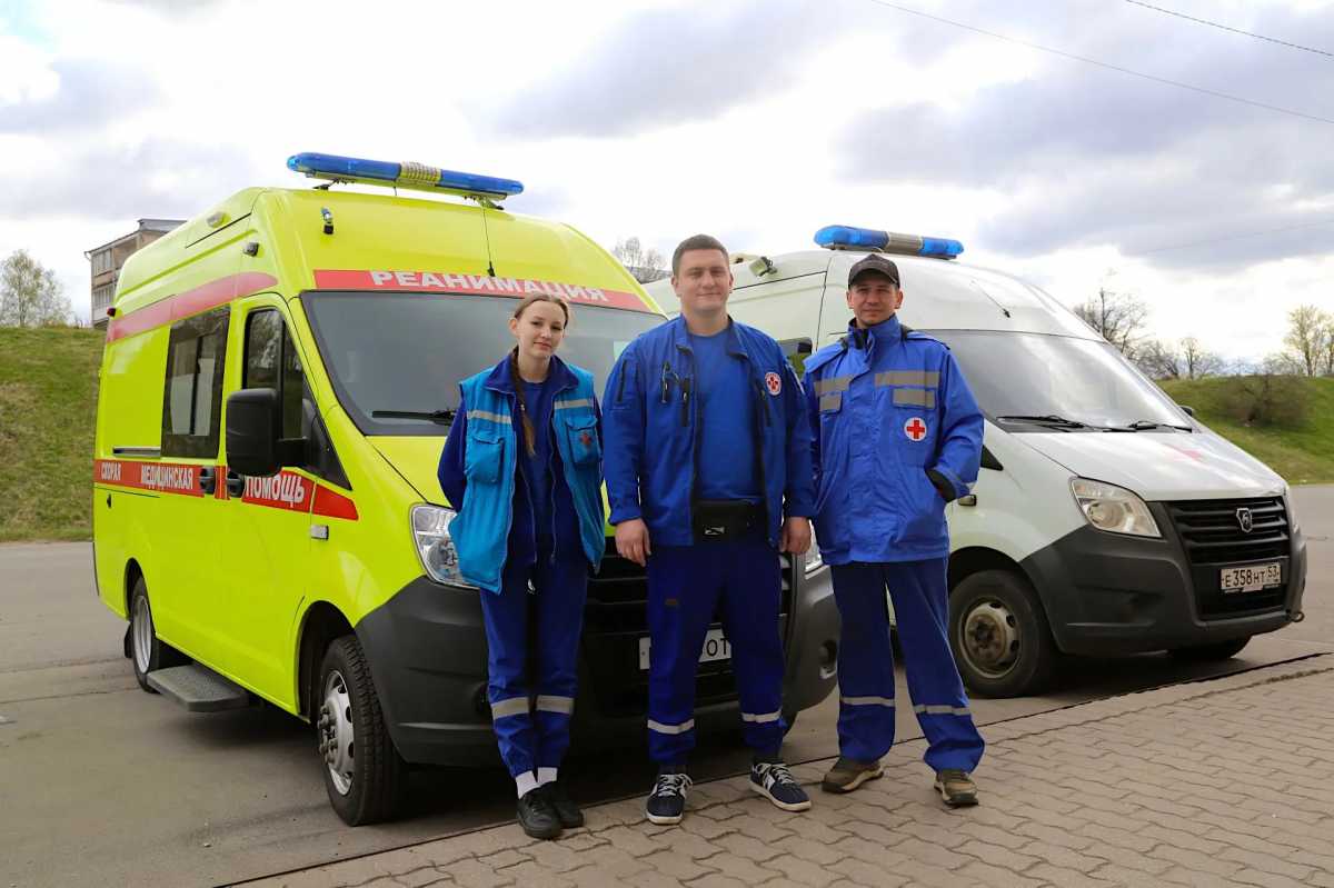 С профессиональным праздником новгородских врачей скорой помощи поздравил министр здравоохранения Новгородской области Валерий Яковлев.