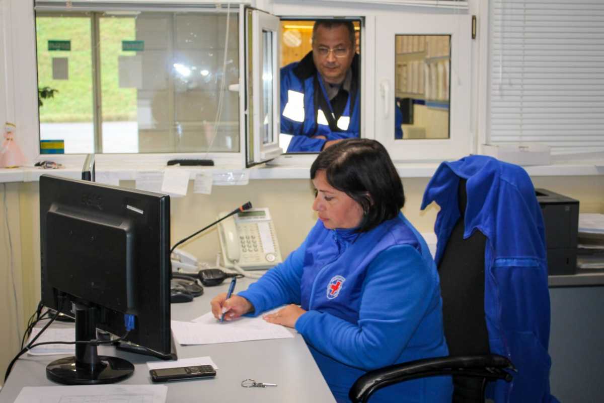 Каждый день диспетчеры скорой принимают около 400 вызовов.