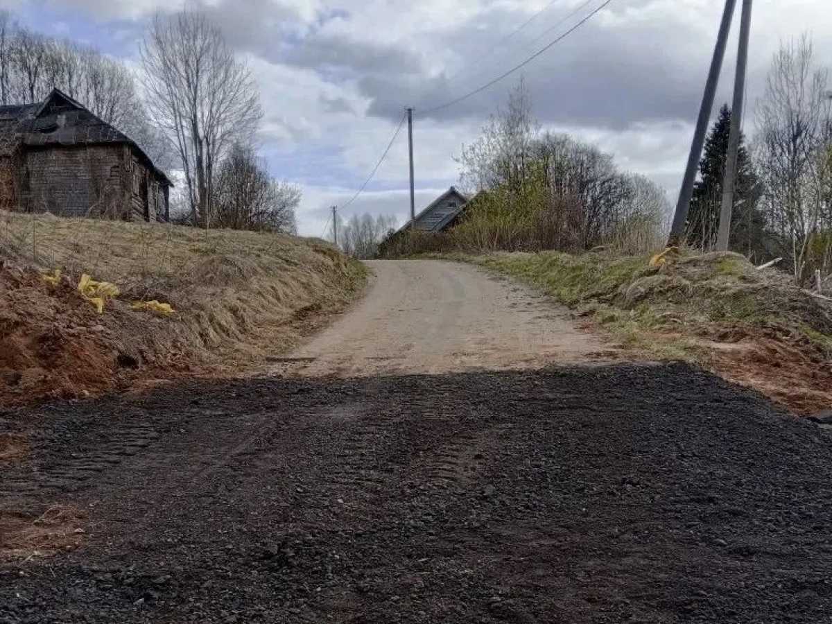 После улучшения погоды участок обещают заасфальтировать.