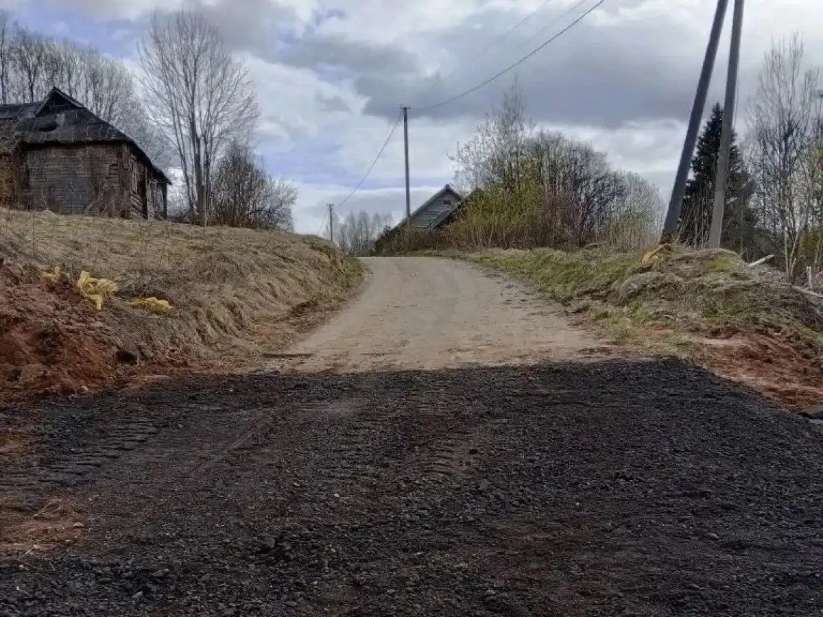 После улучшения погоды участок обещают заасфальтировать.