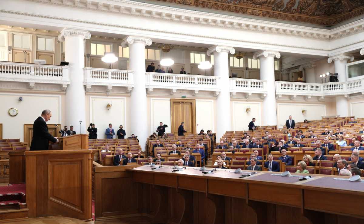 С предложением о переносе срока погашения бюджетных кредитов Владимир Путин выступил на заседании Совета законодателей в Таврическом дворце в Санкт-Петербурге.