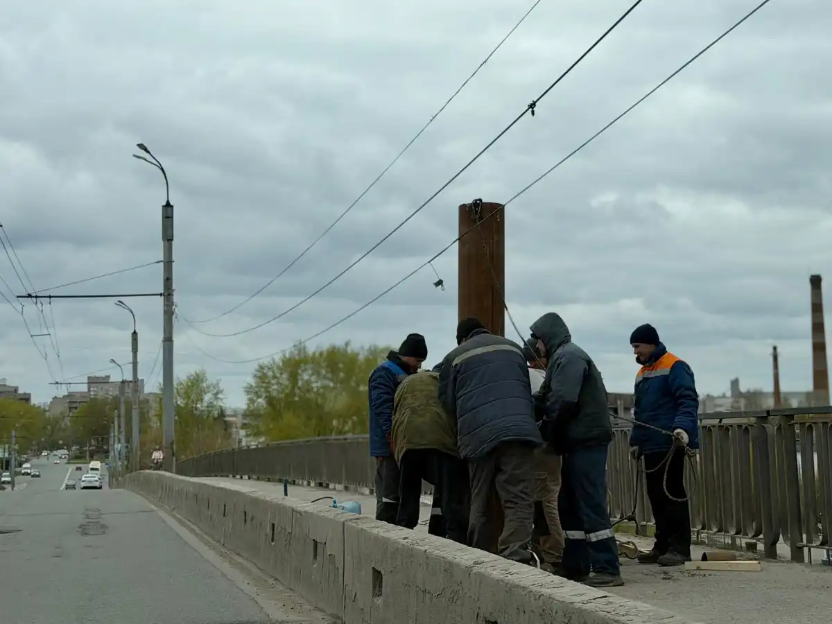 Полностью перекрывать движение транспорта на путепроводе не будут.
