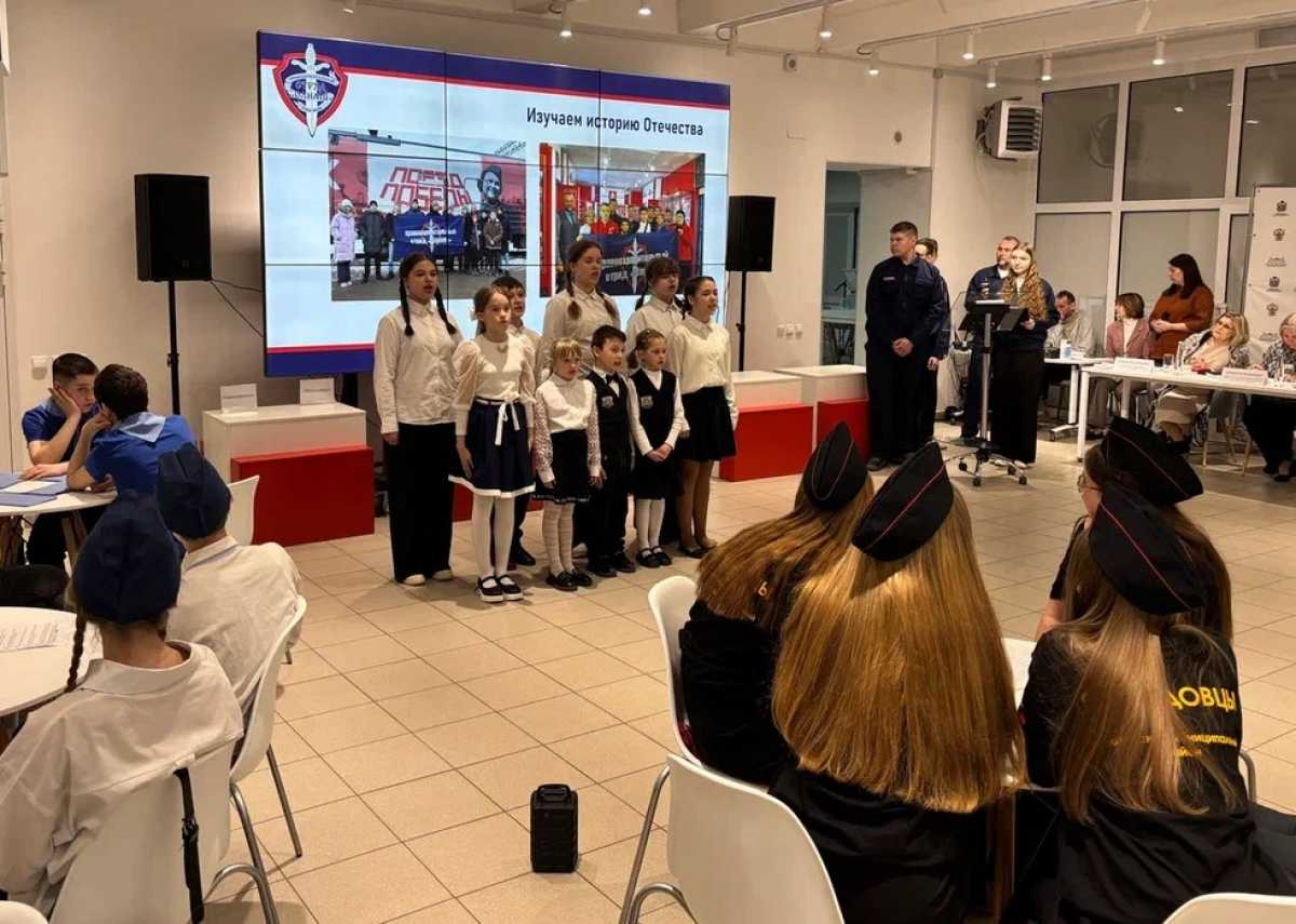 12 отрядов боролись за звание лучшего отряда правоохранительной направленности.