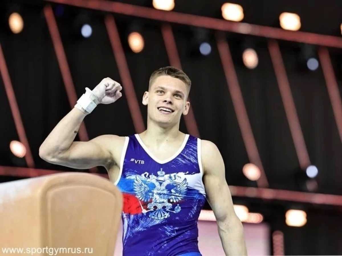 Выступая в финале на коне, Вячеслав Витков показал отличную технику и широкую амплитуду движений.