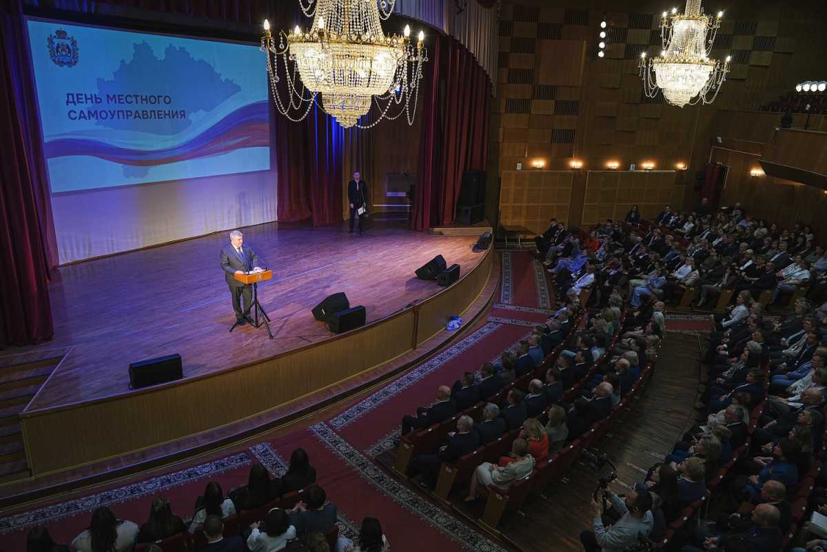 В органах местного самоуправления Новгородской области работают более 2,5 тысячи человек.