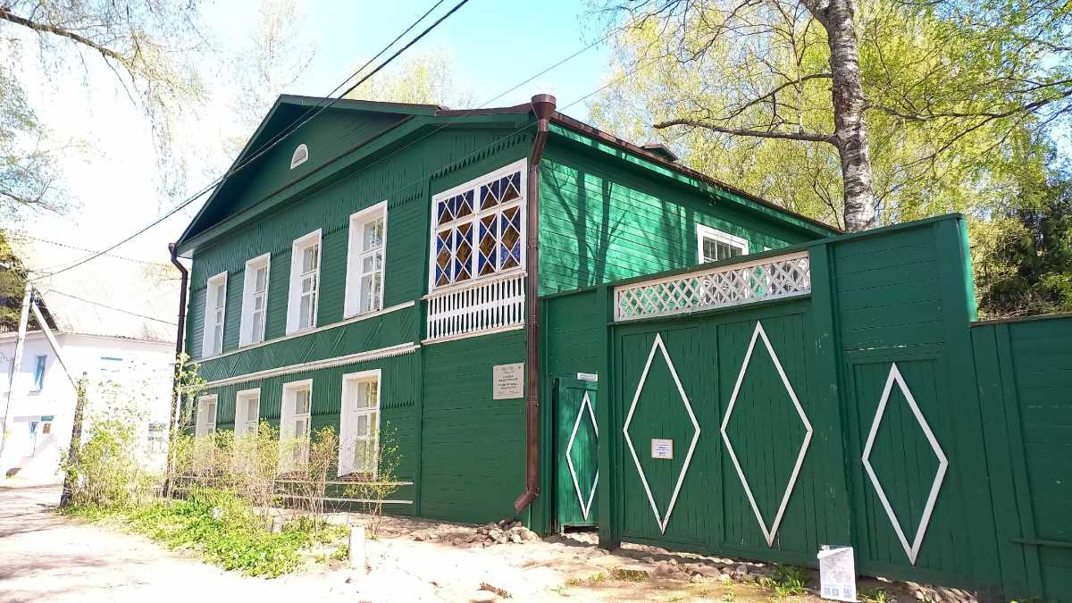 В этом доме Достоевский работал над такими известными произведениями, как «Подросток», «Братья Карамазовы», «Дневник писателя», «Пушкинская речь».